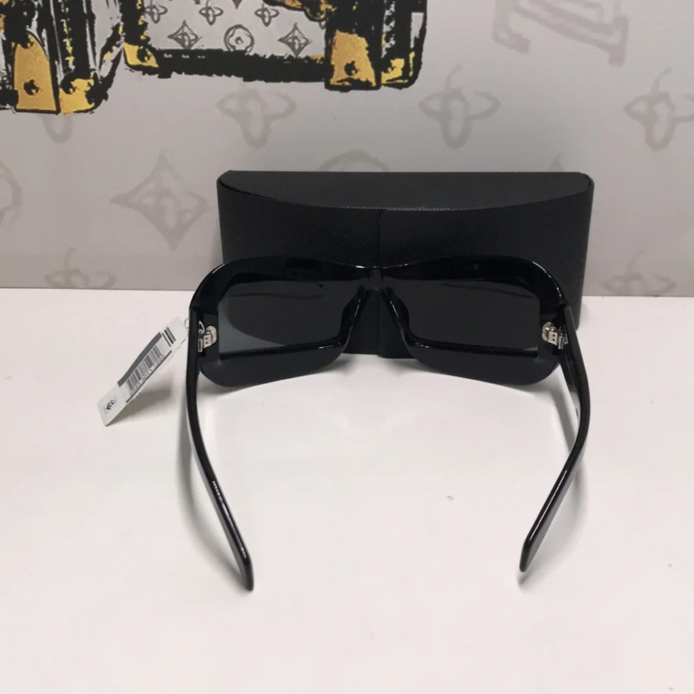 Stylish Black Sunglasses SPR30Y 1AB-5s0